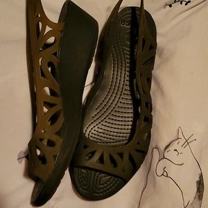 Sling back wedges by crocs